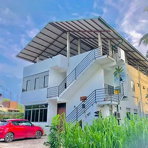 https://hostel-ceylon-lodge-airport-transit.negombohotels.net